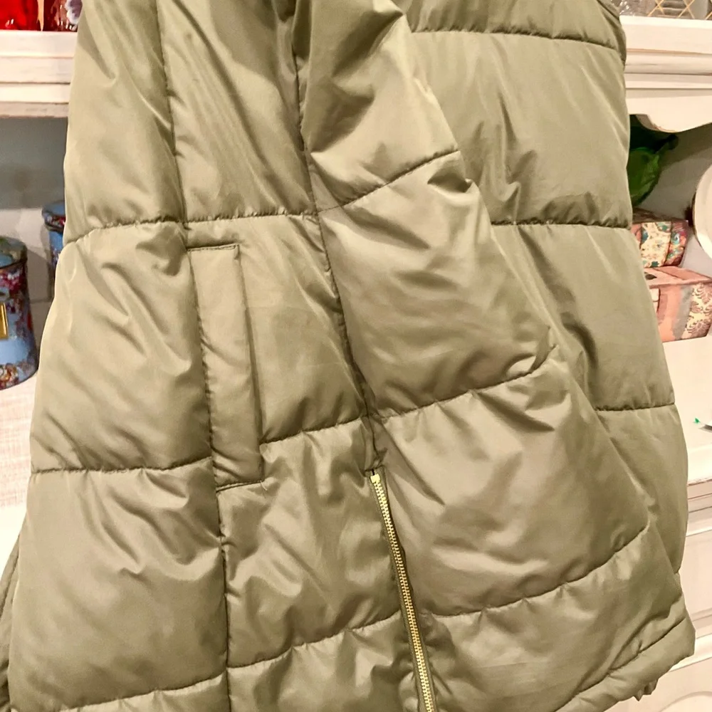 Olive Green Puffer Vest mid size. - Picture 8 of 9